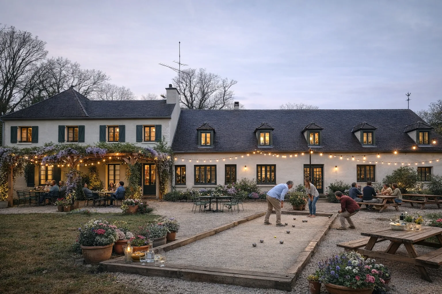 Le Domaine de la Faisanderie au crépuscule, illuminé de guirlandes